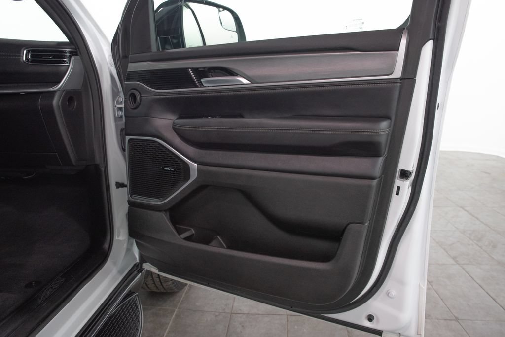 Used 2025 Jeep Wagoneer Series II RWD image 17