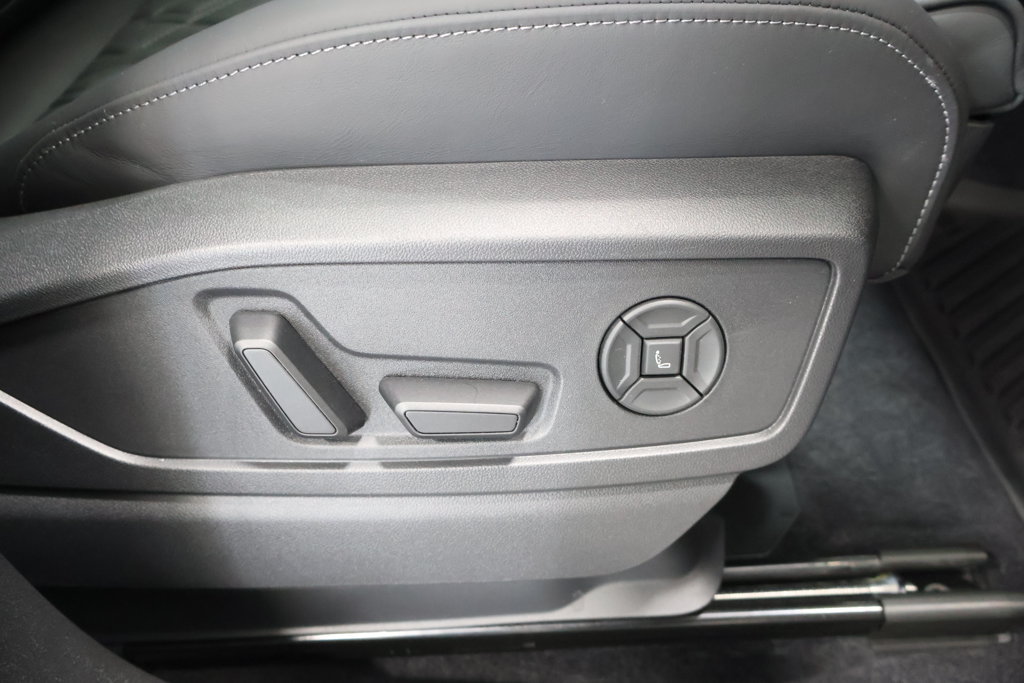 Used 2025 Audi SQ5 Prestige w/ Prestige Package AWD/4WD image 22