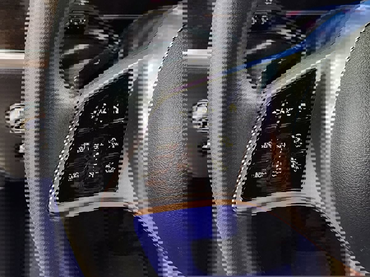 Used 2025 Mercedes-Benz GLC 300 4MATIC image 46