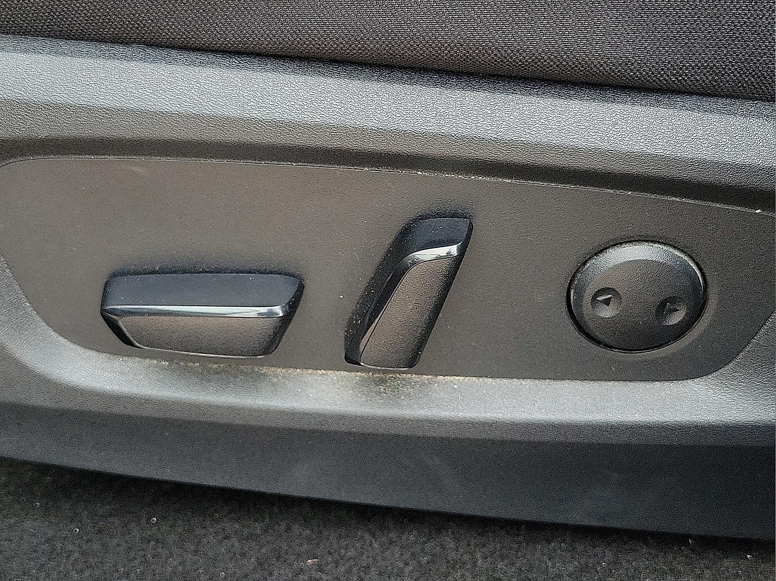 Used 2025 Nissan Pathfinder SV FWD image 13