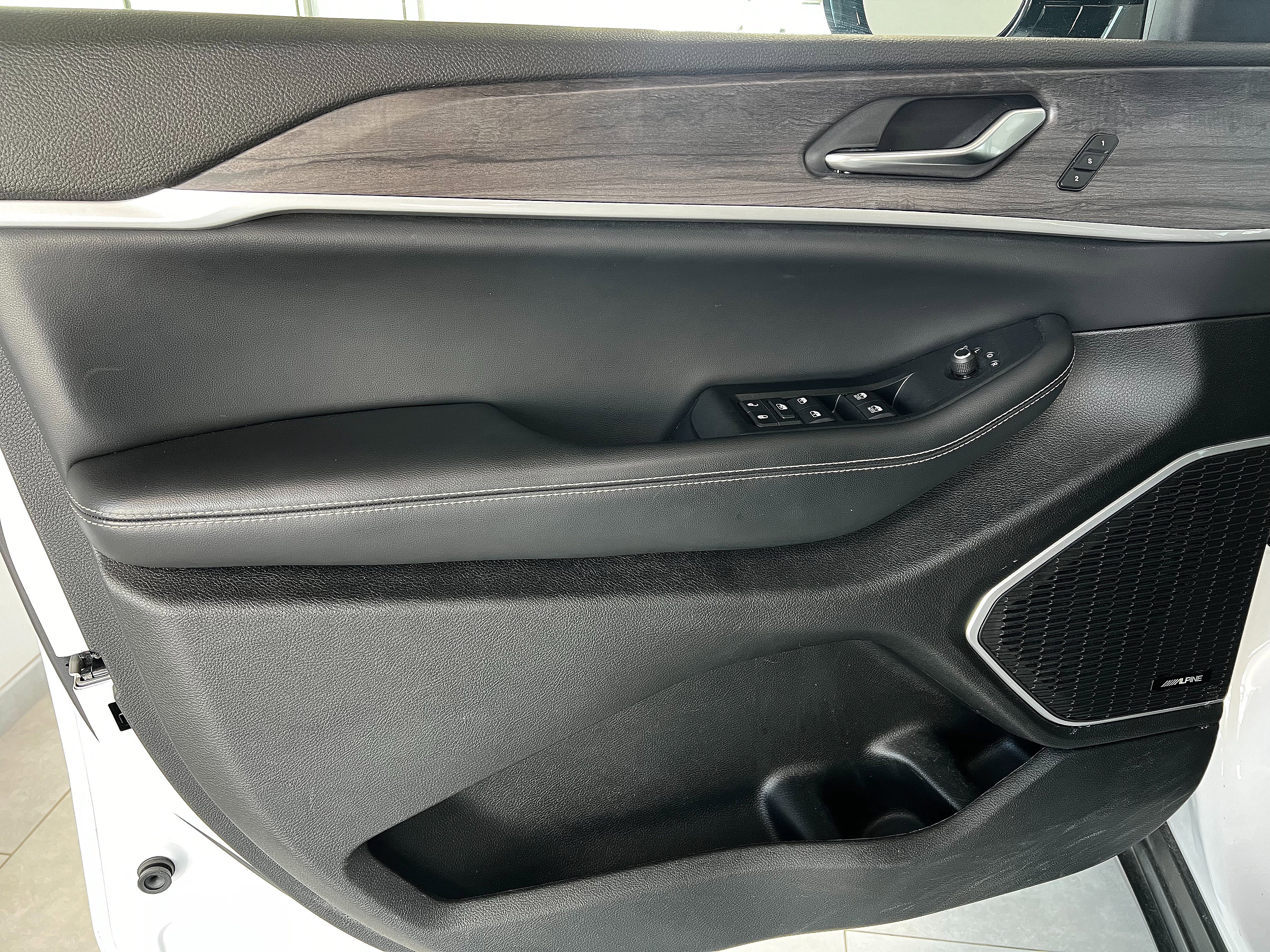 Used 2022 Jeep Grand Cherokee Limited w/ Trailer Tow Prep Group (B) image 10