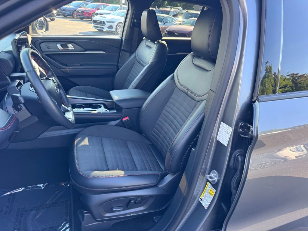 Used 2025 Ford Explorer ST-Line w/ ST-Line Street Pack AWD/4WD image 18