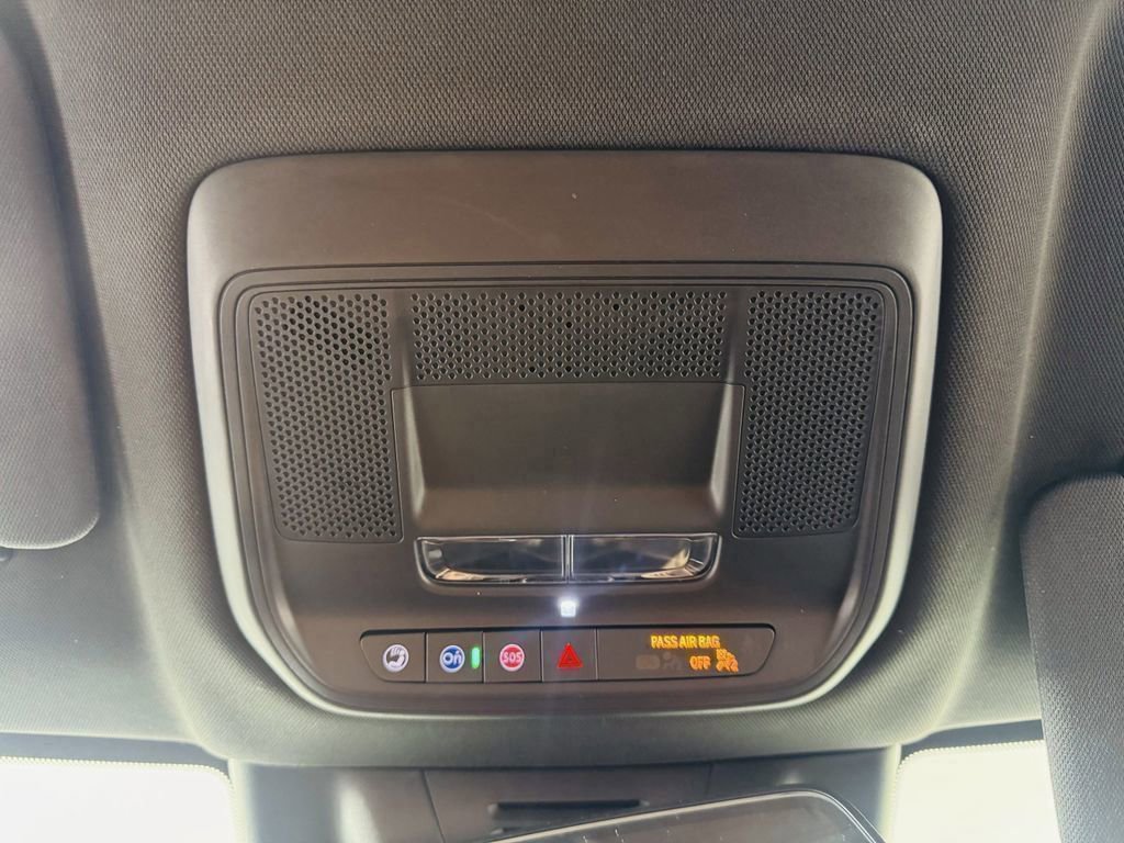 Used 2024 Chevrolet Equinox EV RS image 17