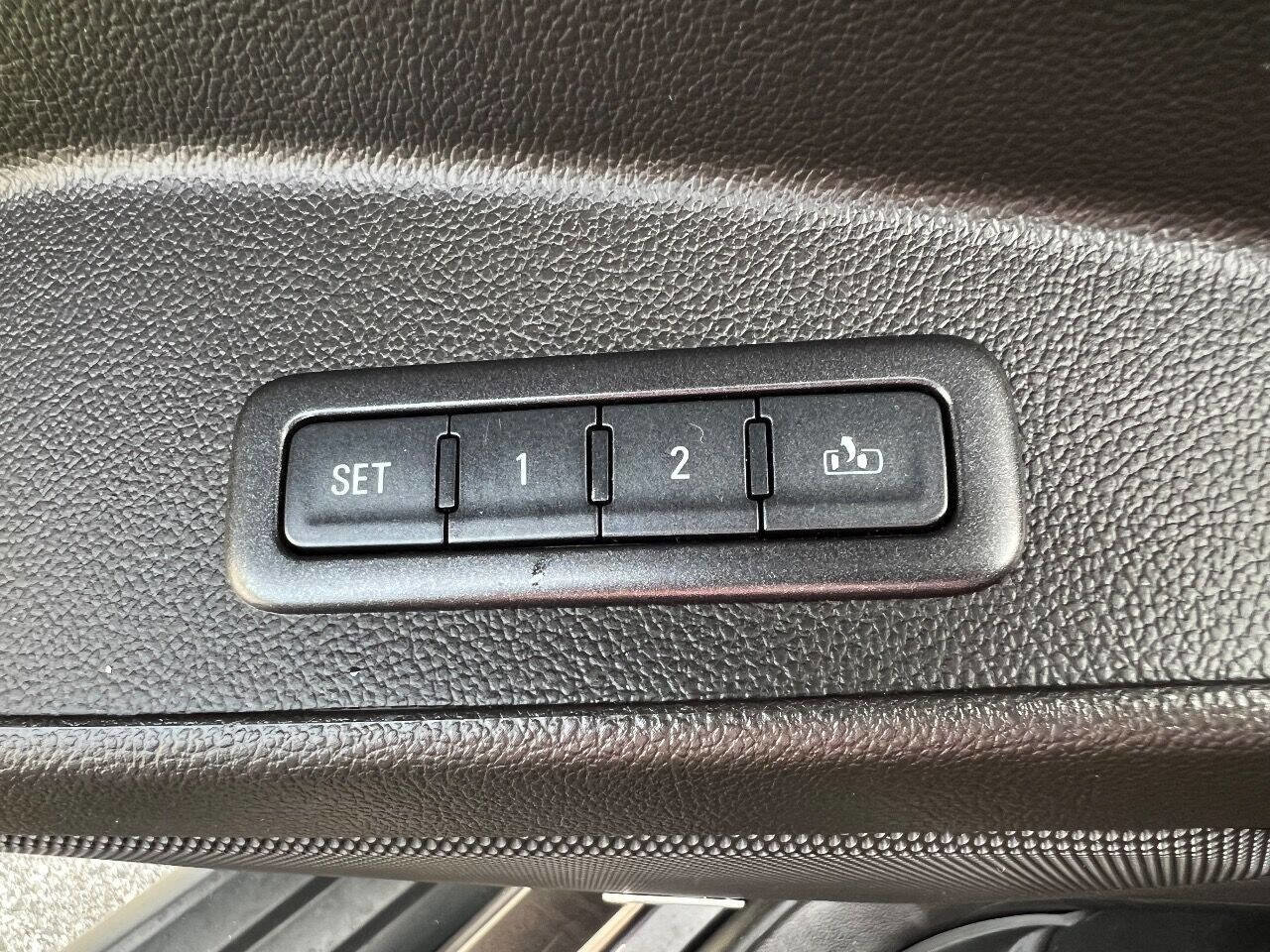 Used 2016 Chevrolet Tahoe LT image 11