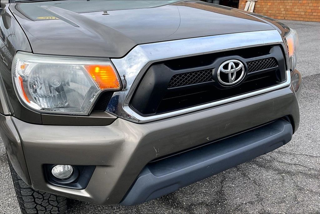 Used 2013 Toyota Tacoma 4x4 Access Cab V6 w/ TRD Off-Road Pkg image 28