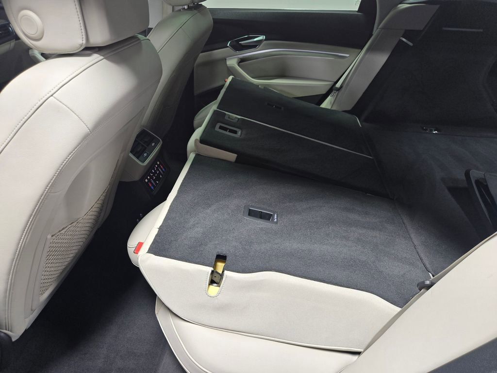 Used 2022 Audi e-tron Premium Plus w/ Premium Plus Package image 41