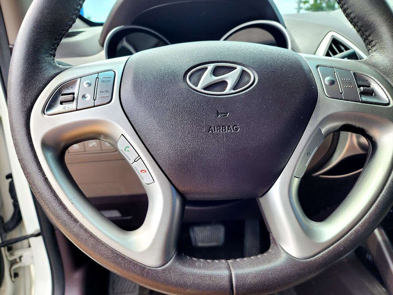 Used 2013 Hyundai Tucson Limited image 14