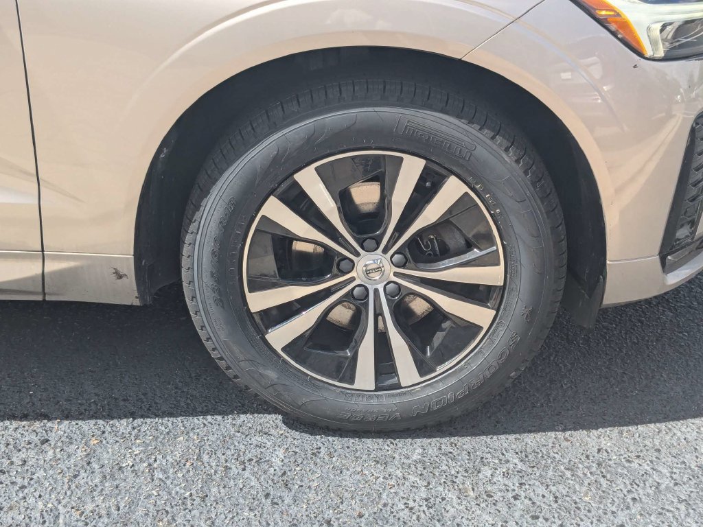 Certified 2024 Volvo XC60 B5 Core AWD/4WD image 13