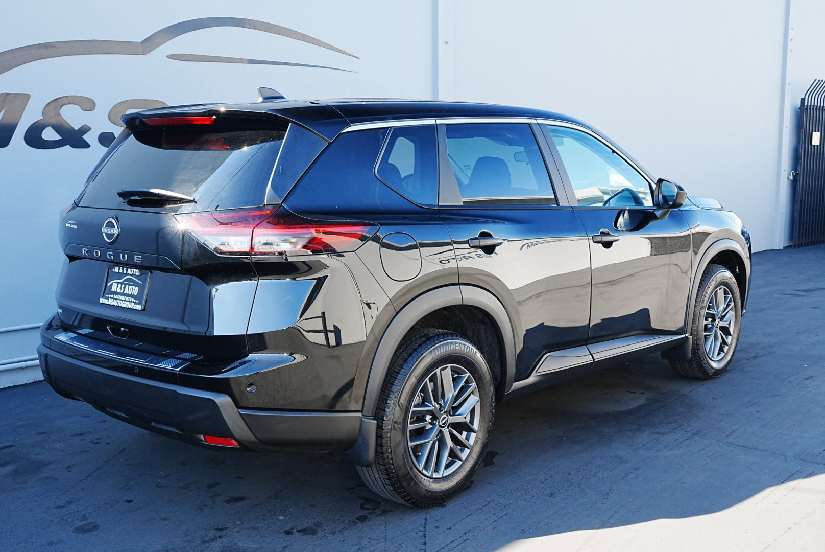 Used 2024 Nissan Rogue S image 4
