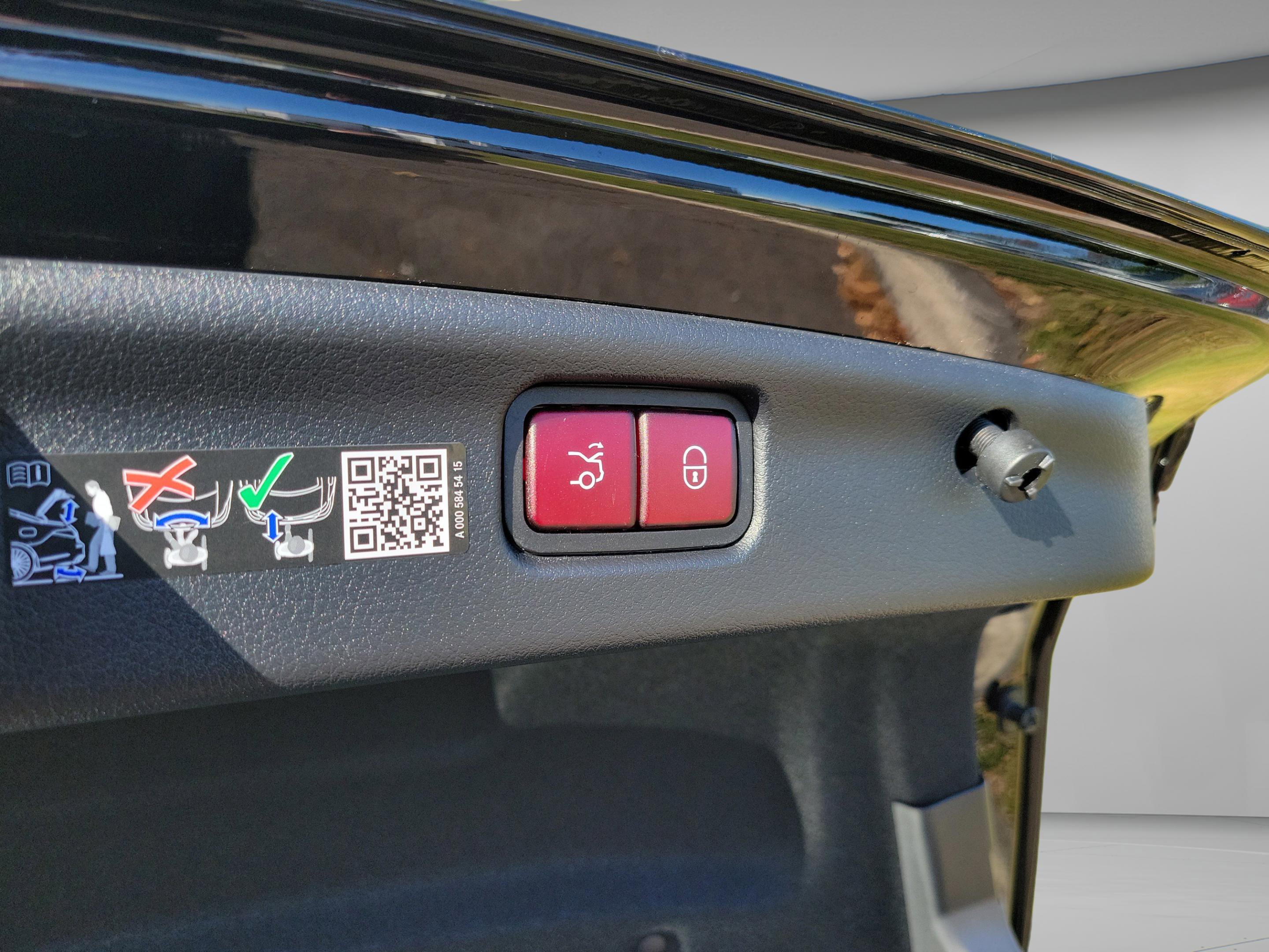 Certified 2025 Mercedes-Benz C 300 4MATIC Sedan image 10