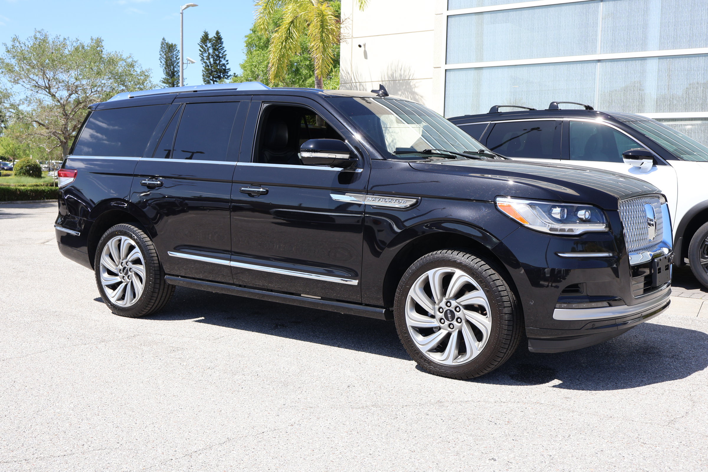 Used 2022 Lincoln Navigator Reserve RWD image 11