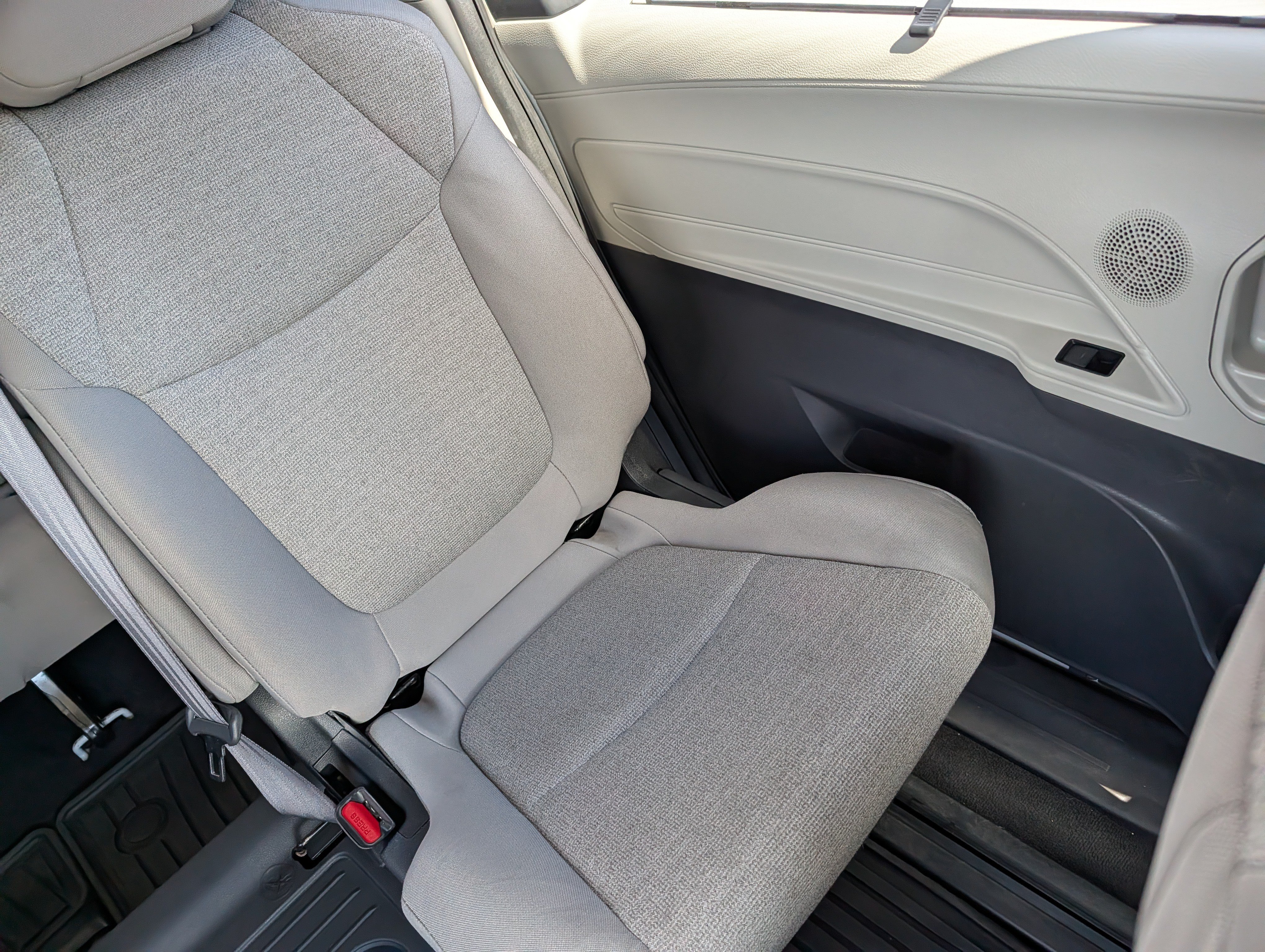 Used 2024 Toyota Sienna LE FWD image 14
