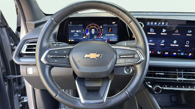 Used 2025 Chevrolet Traverse LT FWD image 17