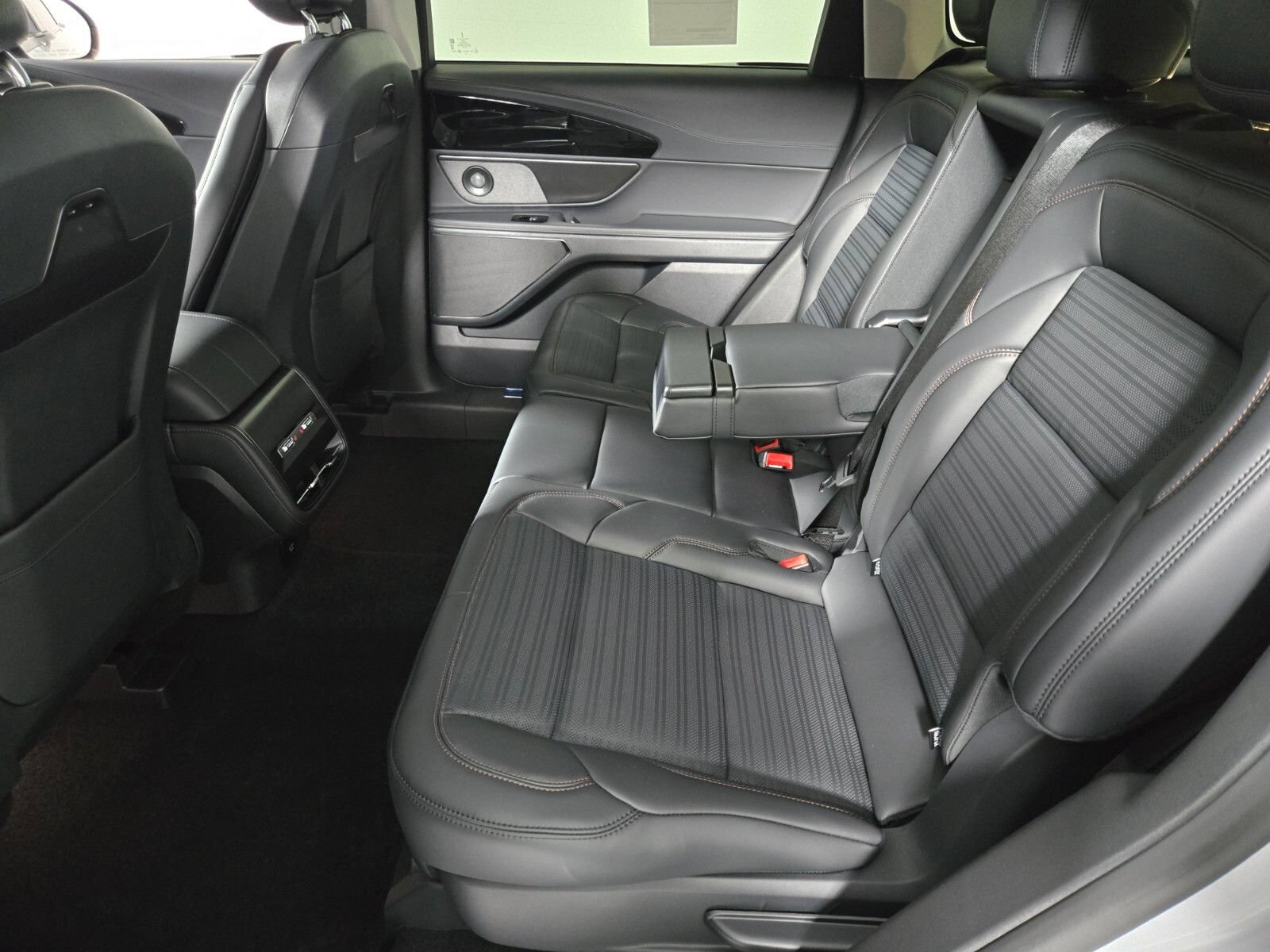 New 2026 Lincoln Nautilus Reserve w/ Jet Appearance Package AWD/4WD image 14