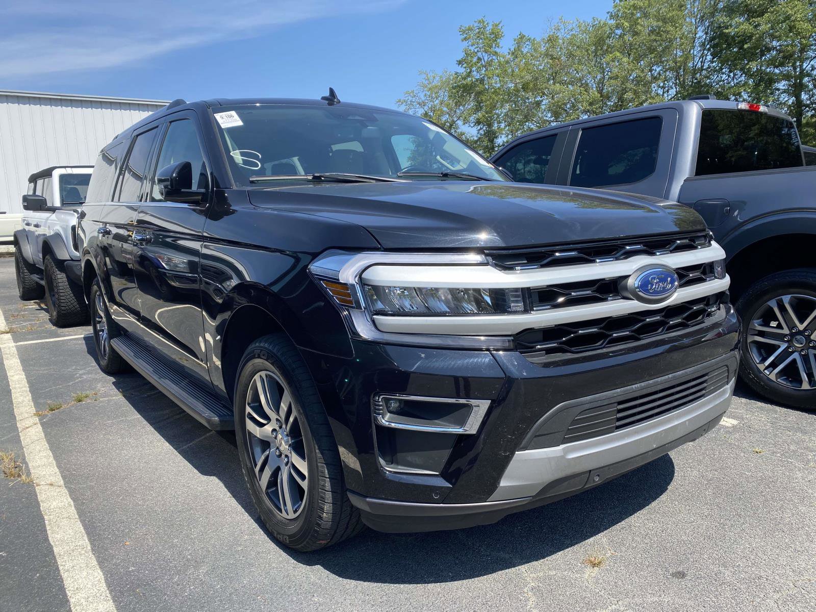 Used 2024 Ford Expedition Max Limited image 1