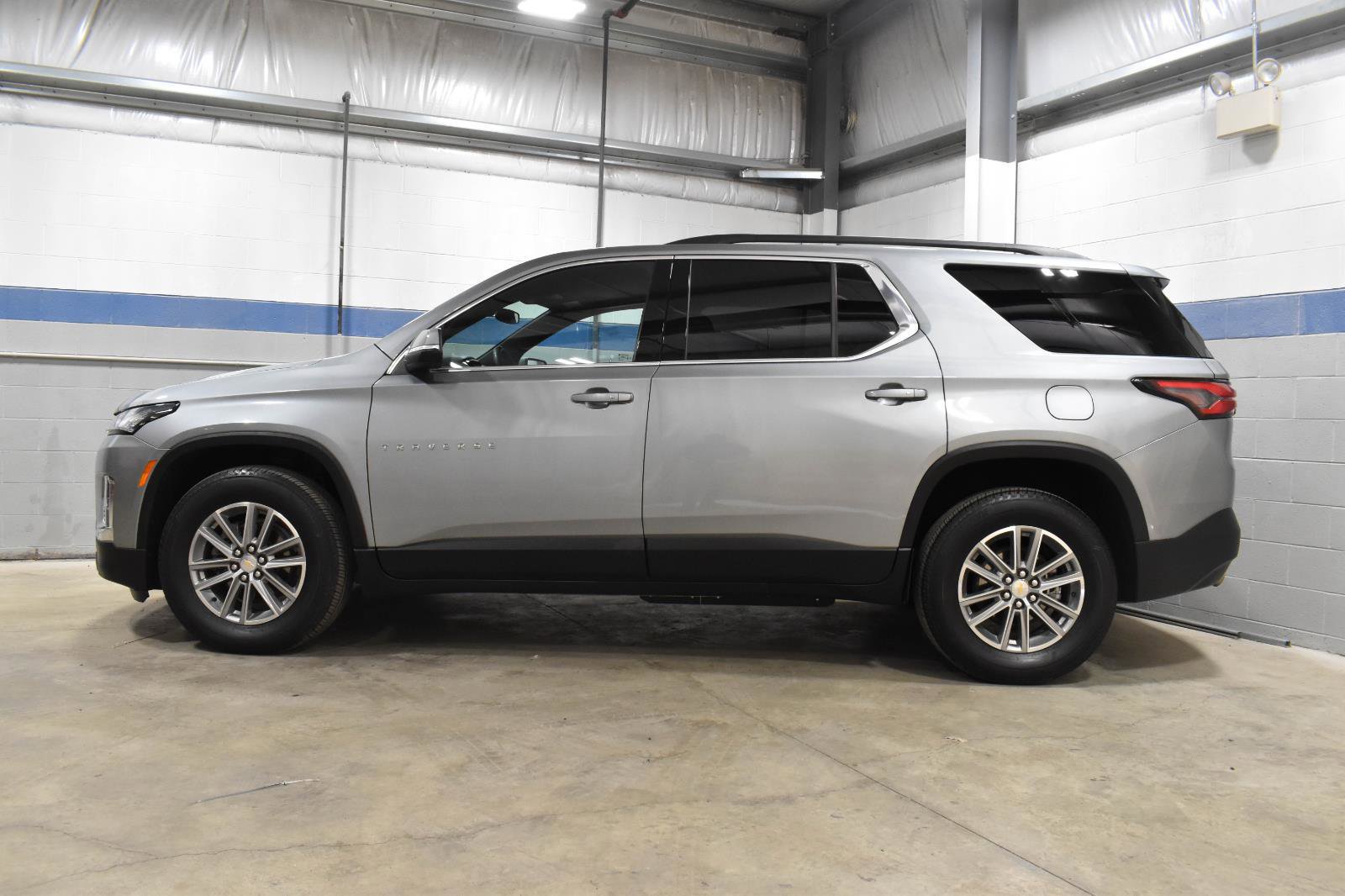 Used 2023 Chevrolet Traverse LT FWD image 28