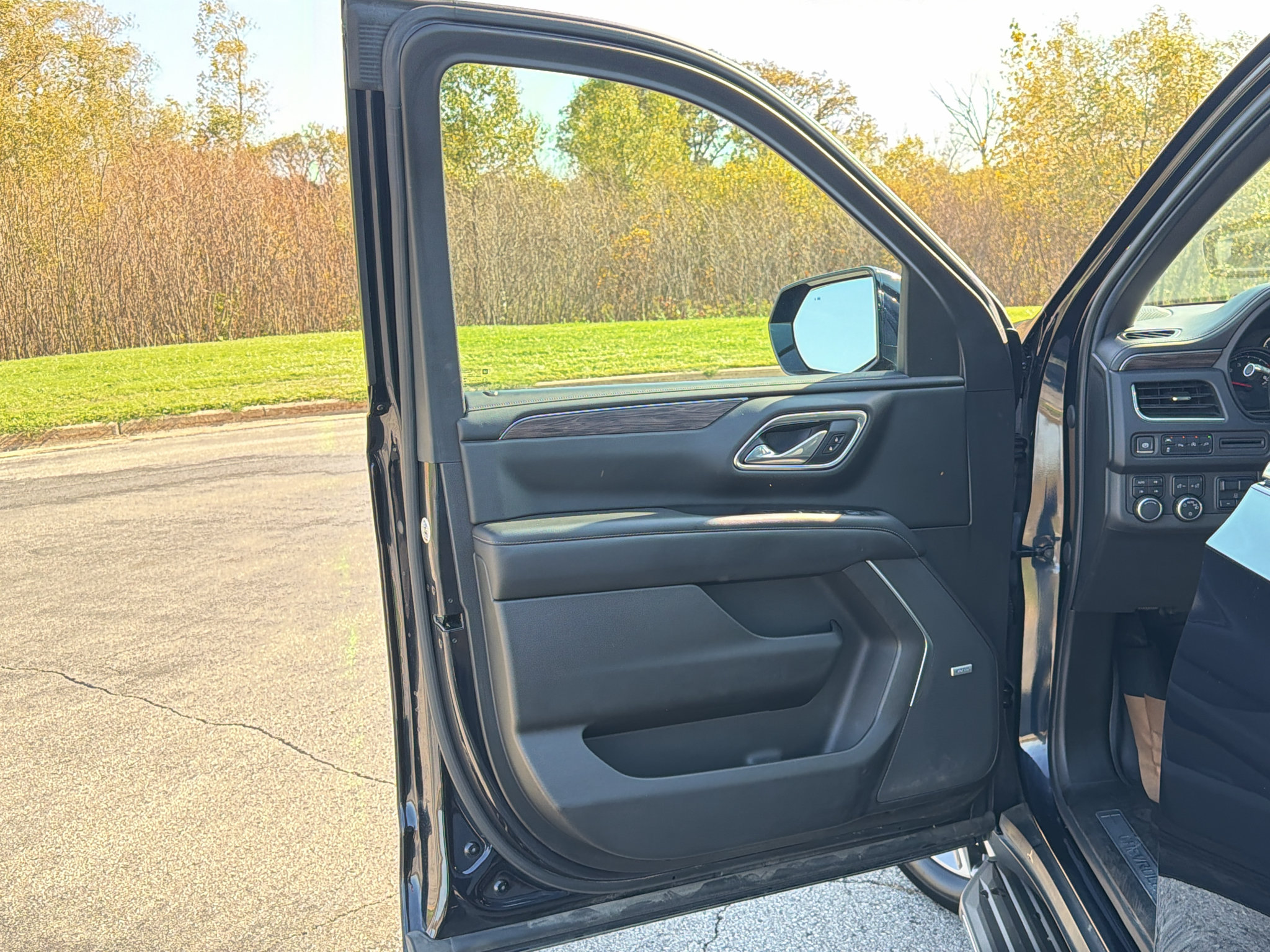 Used 2021 Chevrolet Tahoe LT w/ LT Signature Package AWD/4WD image 10