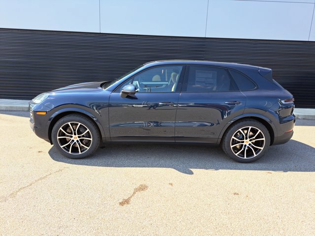 Used 2025 Porsche Cayenne image 2