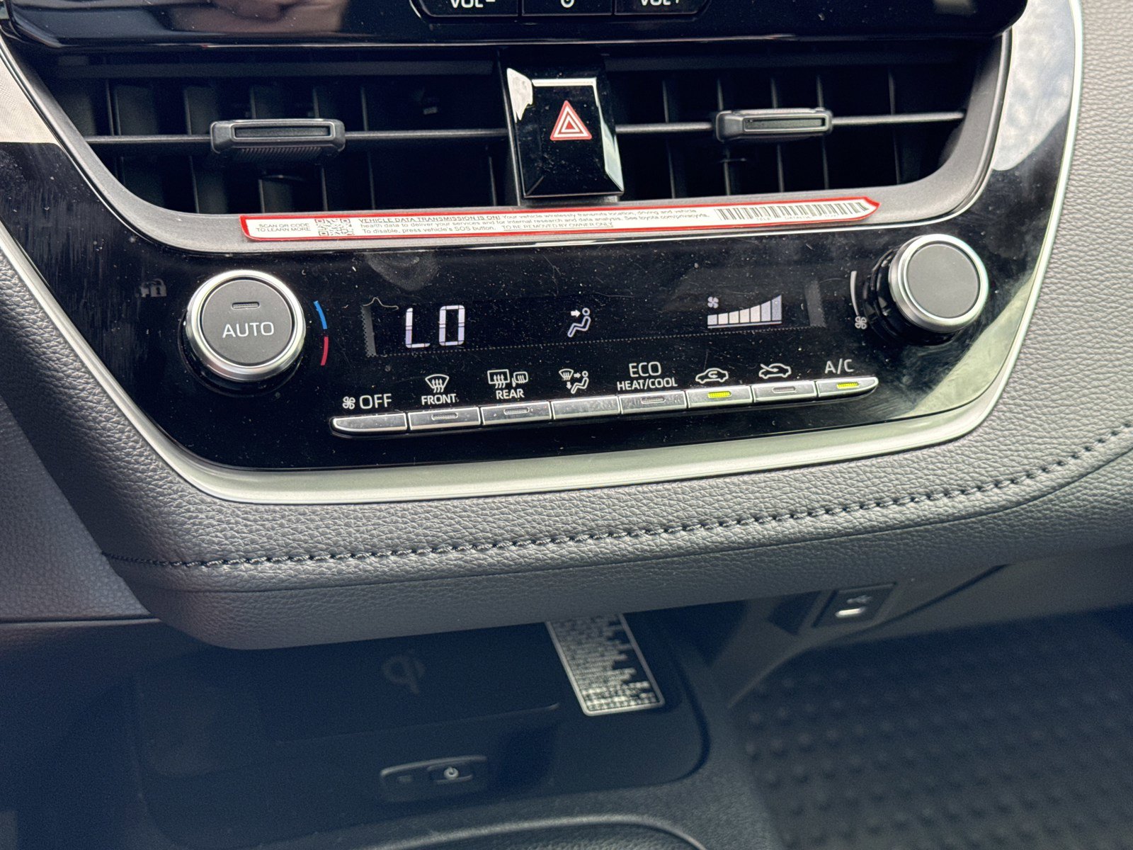 Used 2025 Toyota Corolla SE w/ SE Premium Package image 26