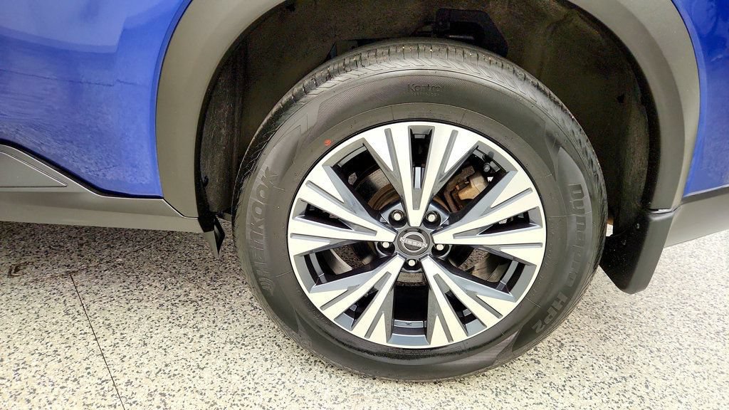 Used 2023 Nissan Rogue SV AWD/4WD image 9