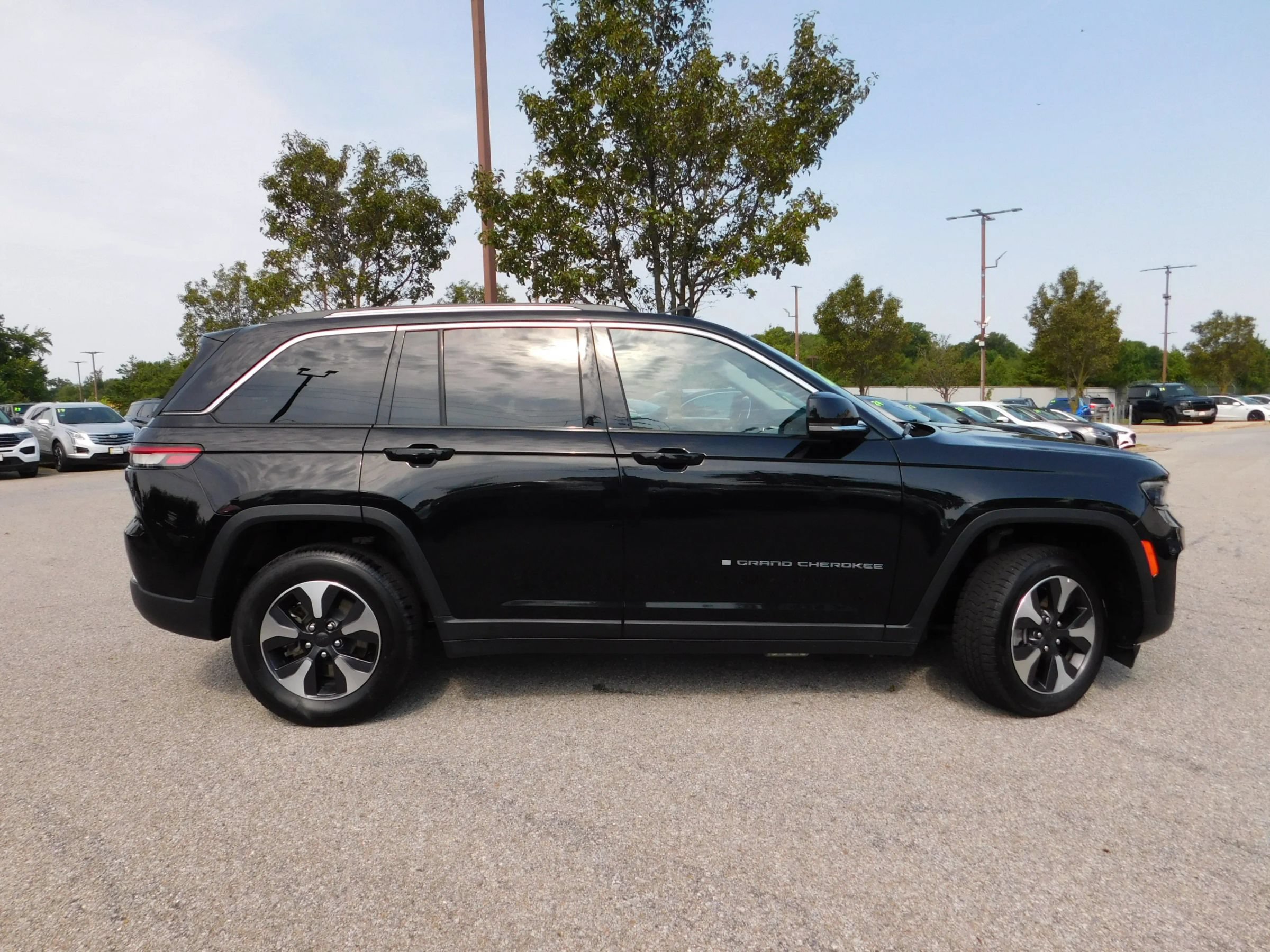 Used 2024 Jeep Grand Cherokee Limited 4xe AWD/4WD image 4
