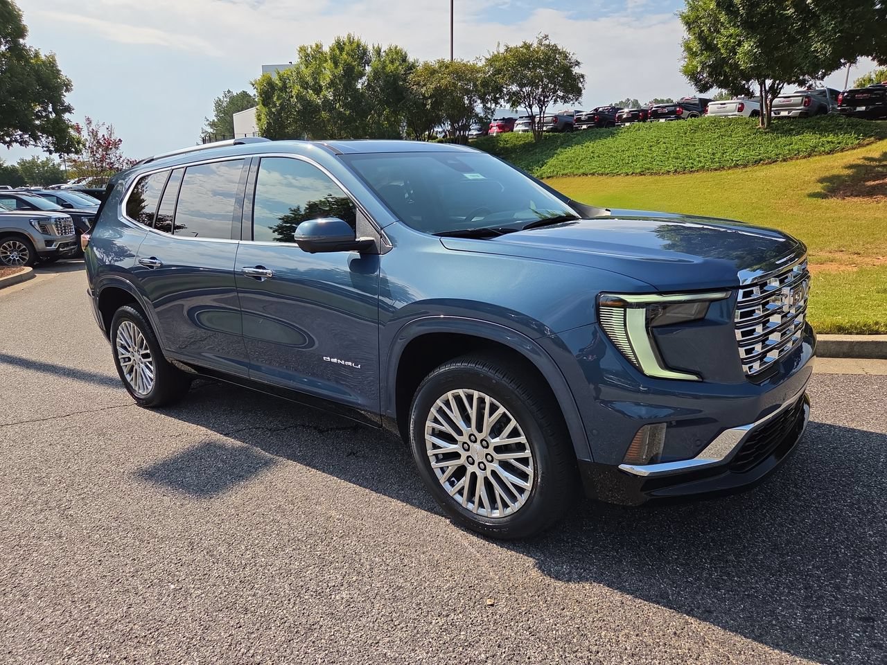Used 2026 GMC Acadia Denali w/ Super Cruise Package FWD image 2