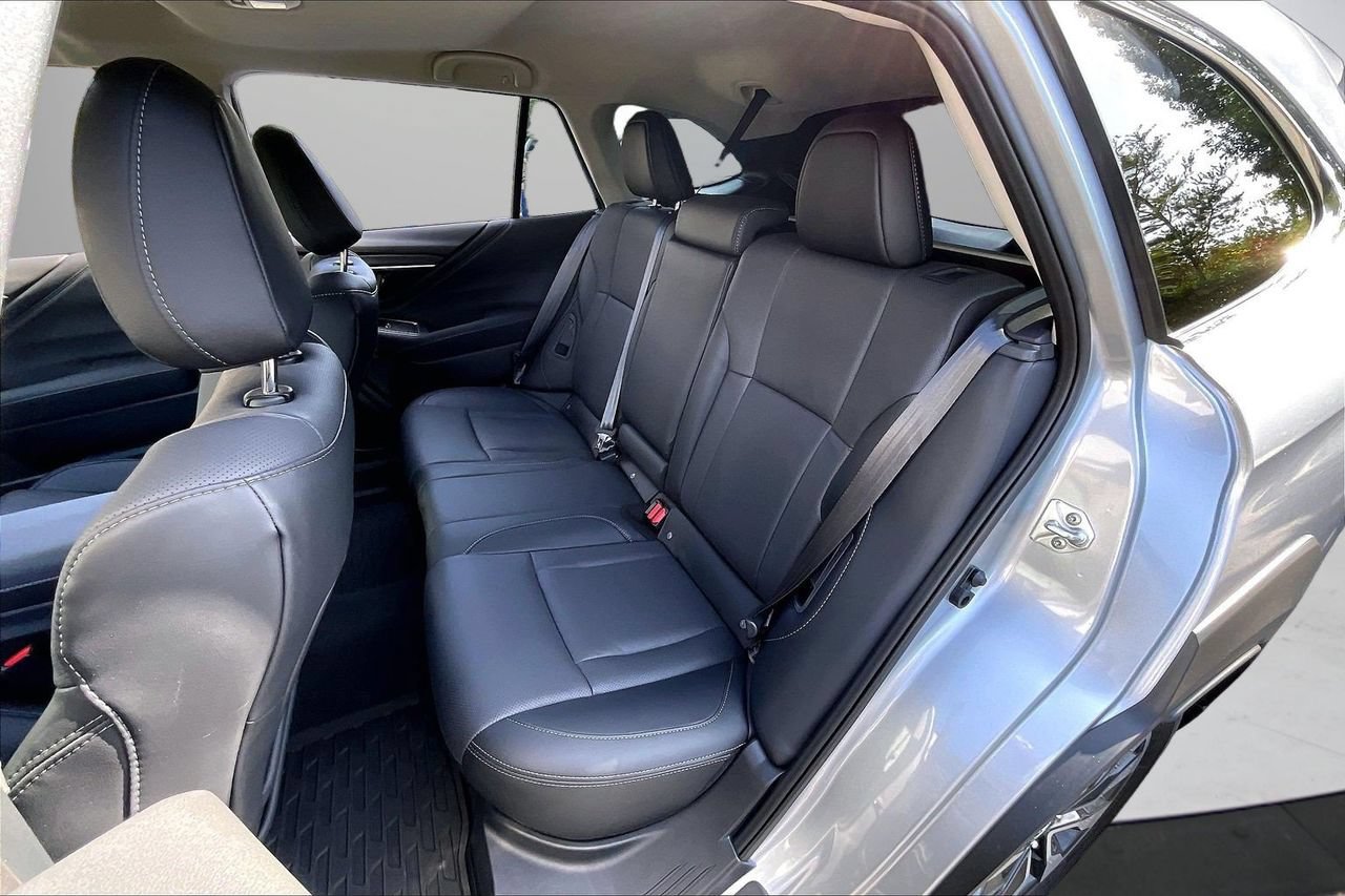 Used 2025 Subaru Outback Limited AWD/4WD image 24