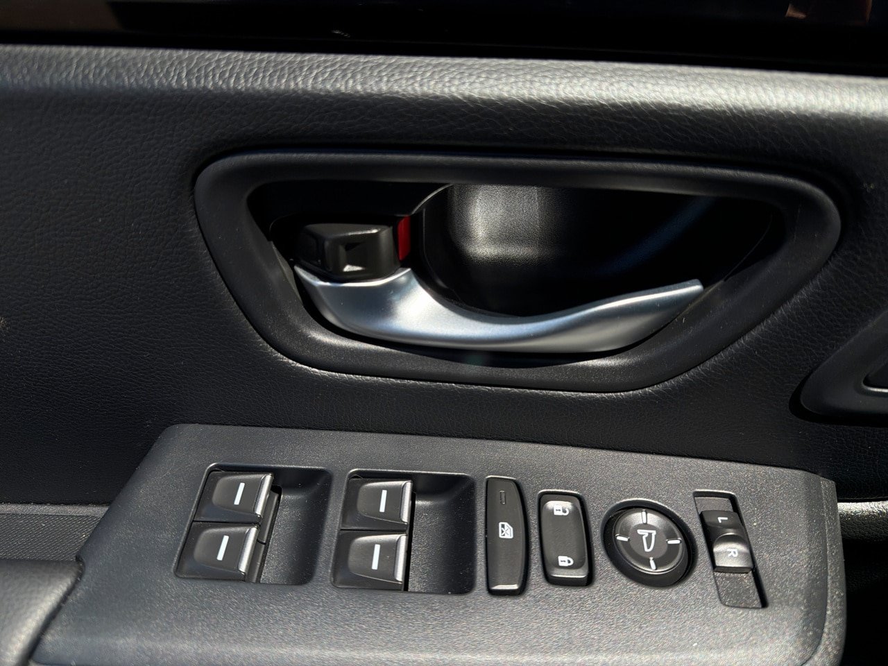 Used 2025 Honda Pilot EX-L image 16