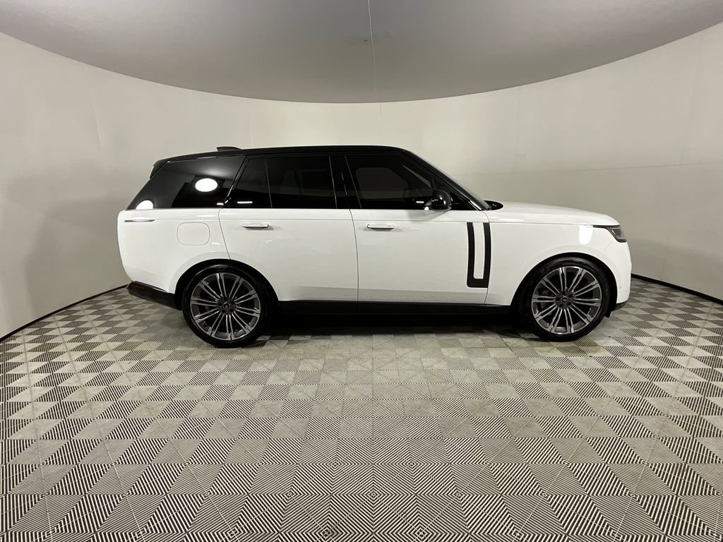 Used 2025 Land Rover Range Rover SE AWD/4WD image 5