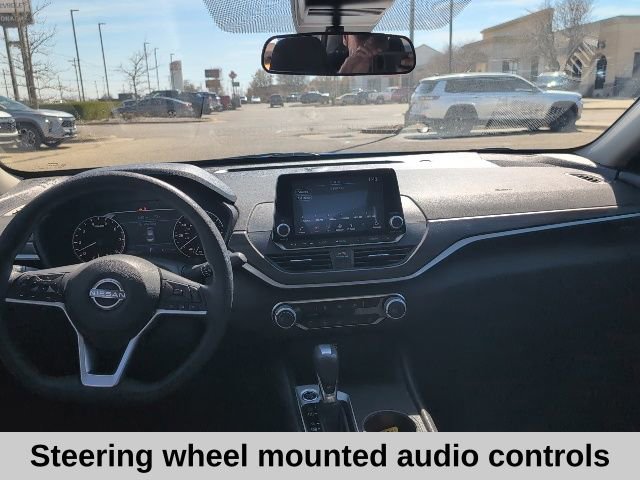 Used 2025 Nissan Altima 2.5 SV image 4