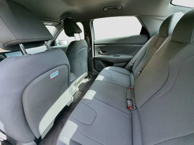 Certified 2025 Hyundai Elantra SE FWD image 23