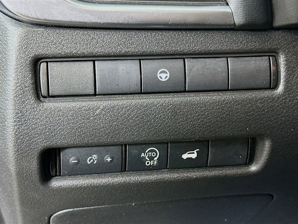 Used 2025 Nissan Rogue SV image 15