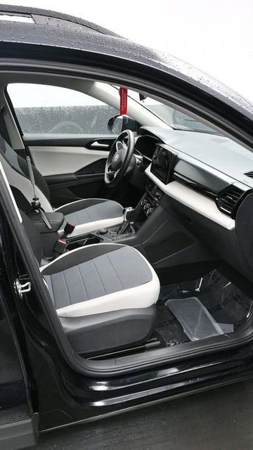Used 2025 Volkswagen Taos S image 10
