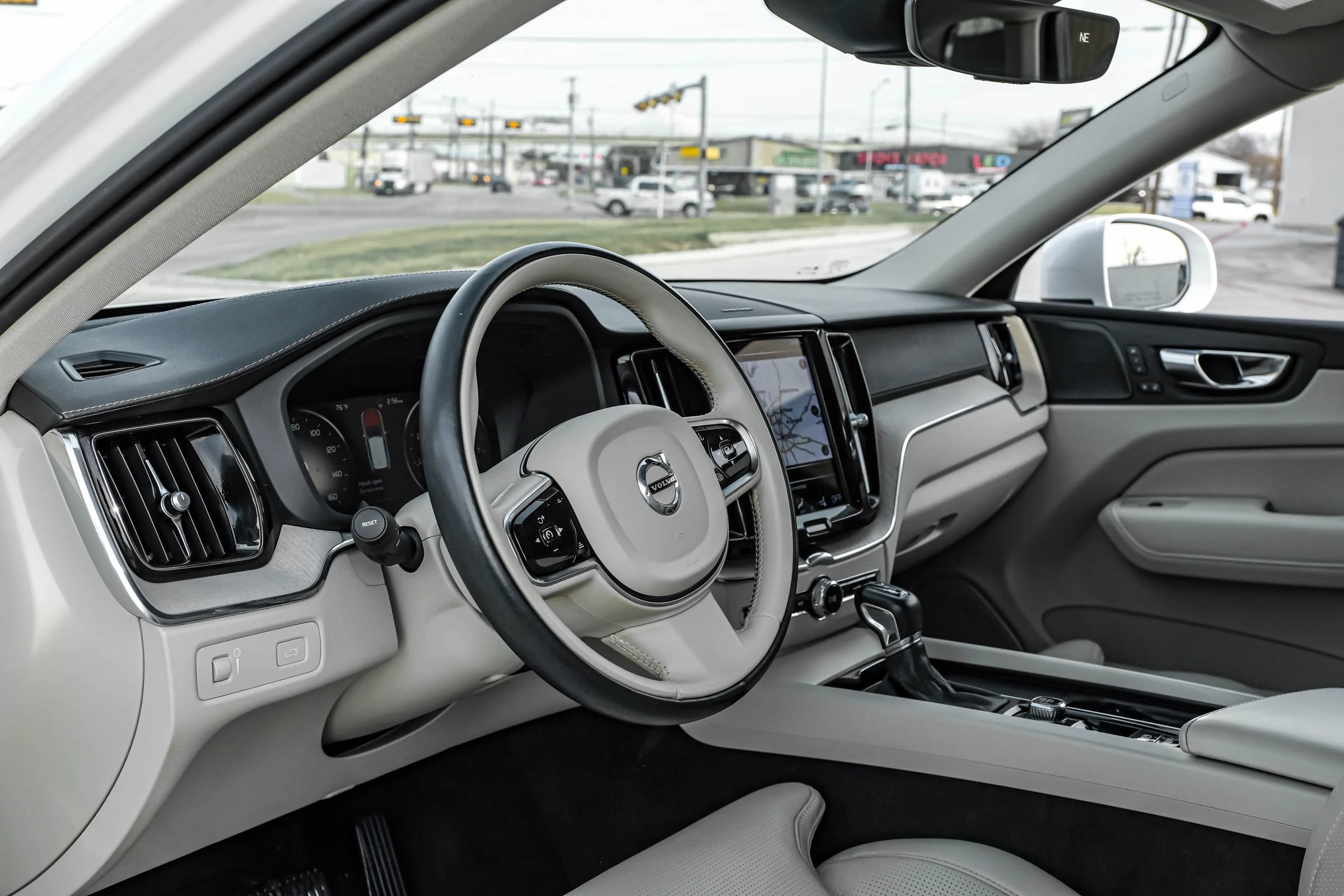 Used 2021 Volvo XC60 T5 Inscription w/ Advanced Package FWD image 3