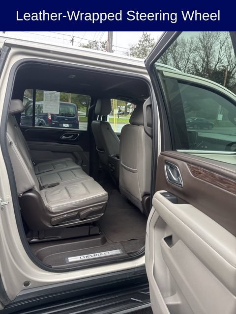 Used 2022 Chevrolet Suburban LT AWD/4WD image 26