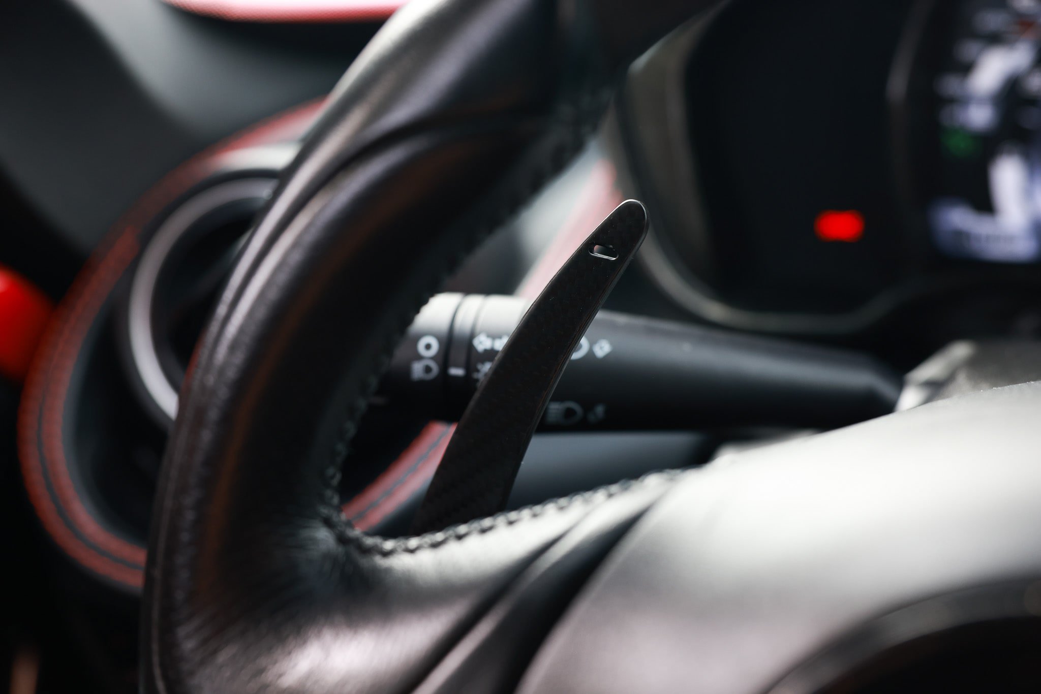 Used 2015 Alfa Romeo 4C Launch Edition w/ Convenience Group RWD image 29