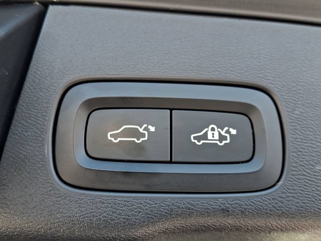 Used 2018 Volvo XC60 T5 Momentum w/ Vision Package AWD/4WD image 30