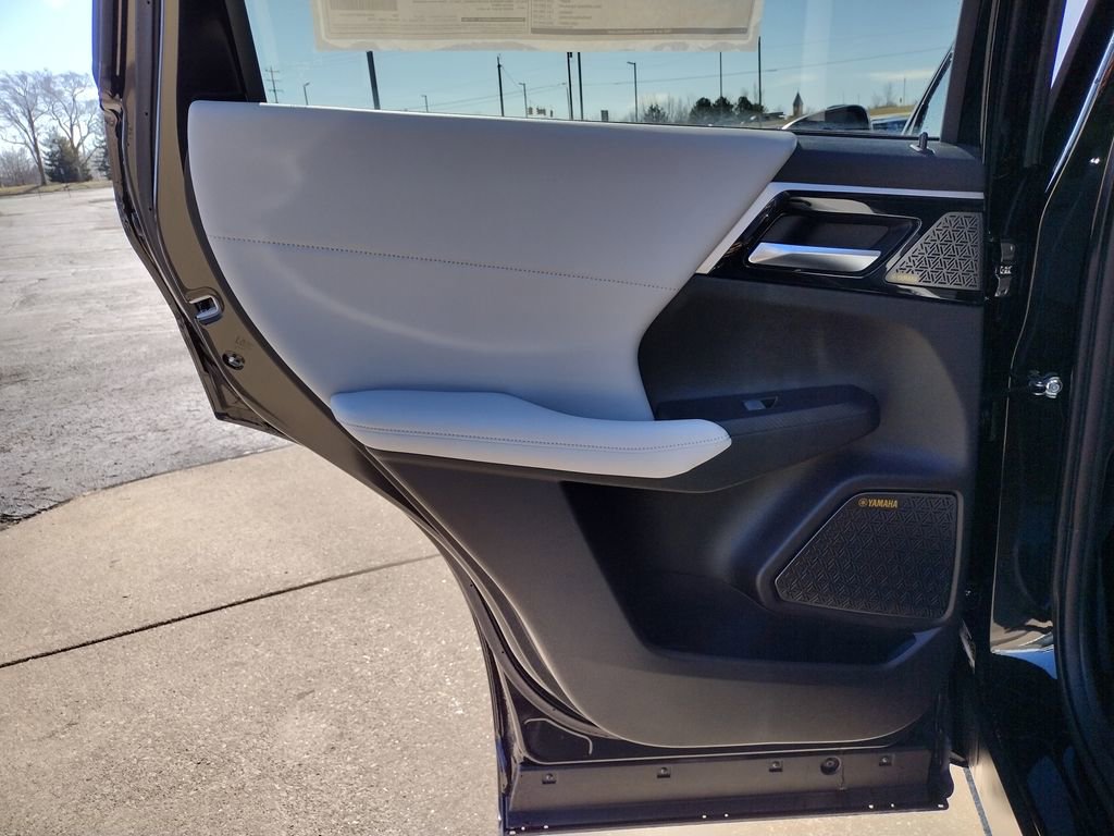 New 2026 Mitsubishi Outlander SE image 33