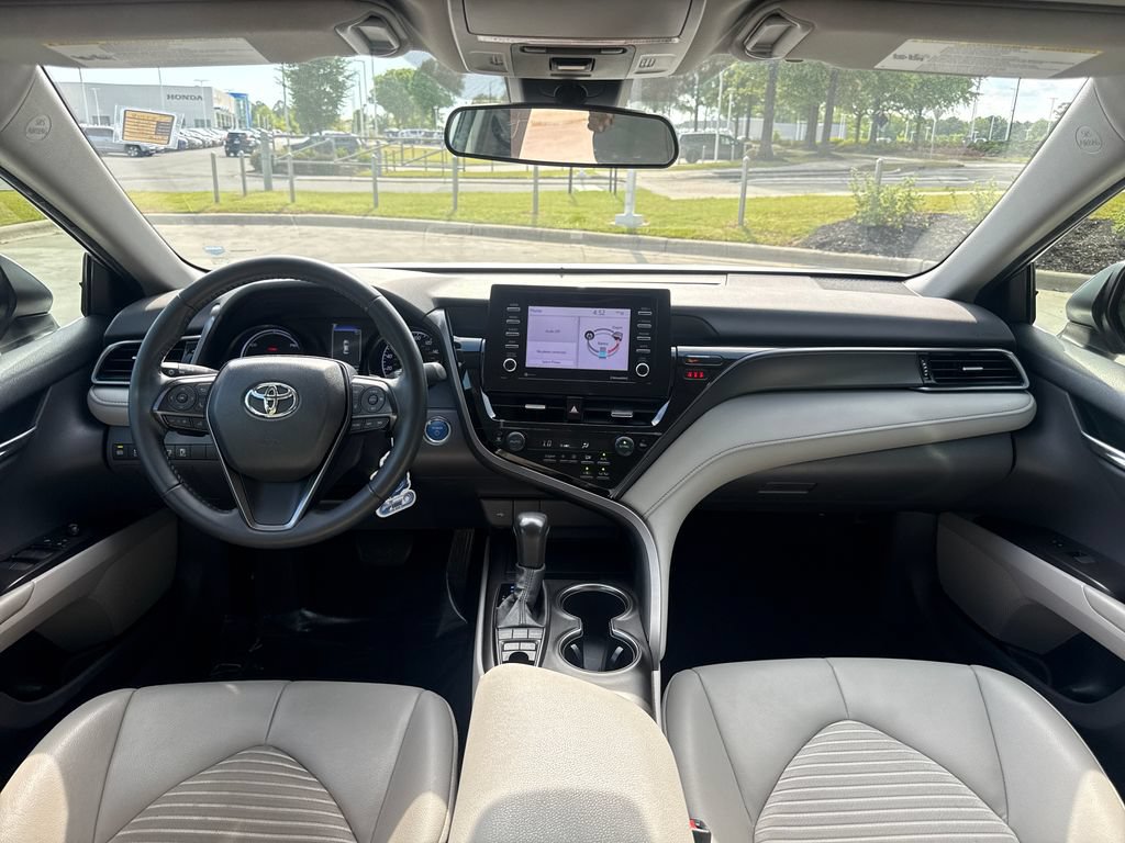 Used 2022 Toyota Camry SE FWD image 16