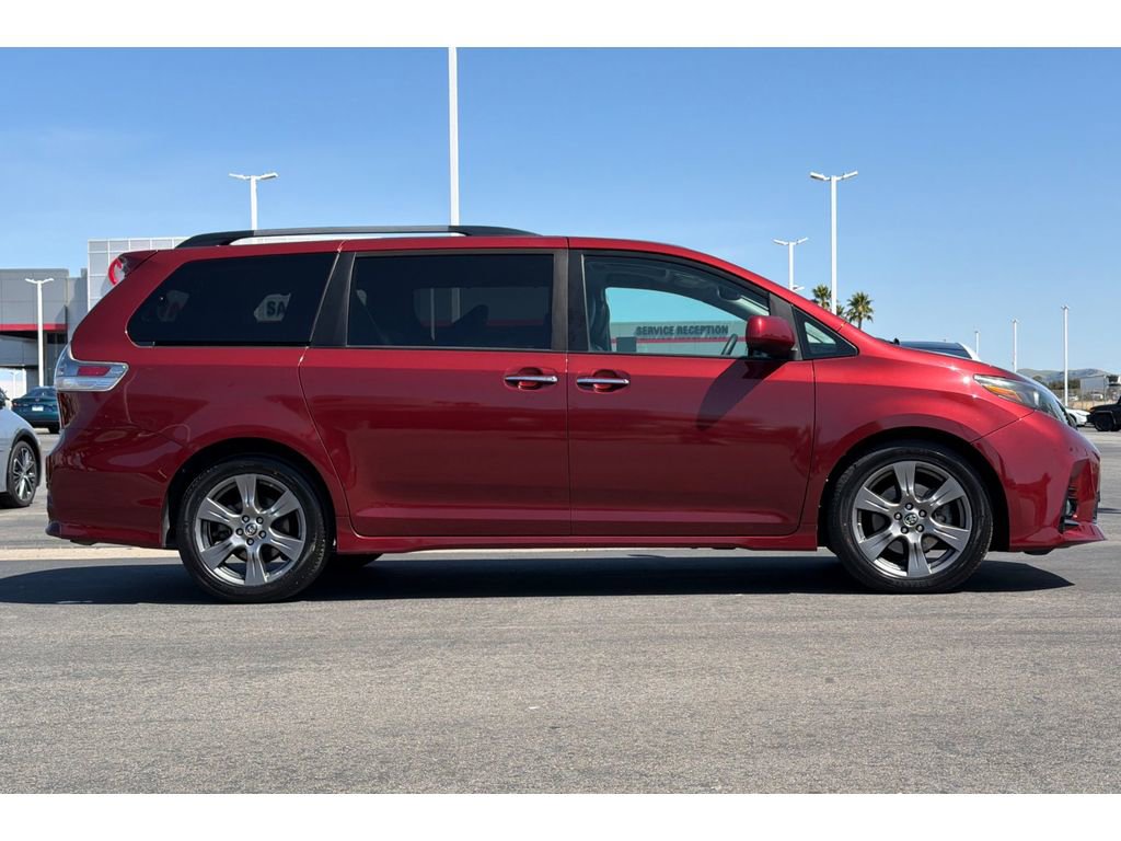 Used 2020 Toyota Sienna SE w/ SE Preferred Package image 3