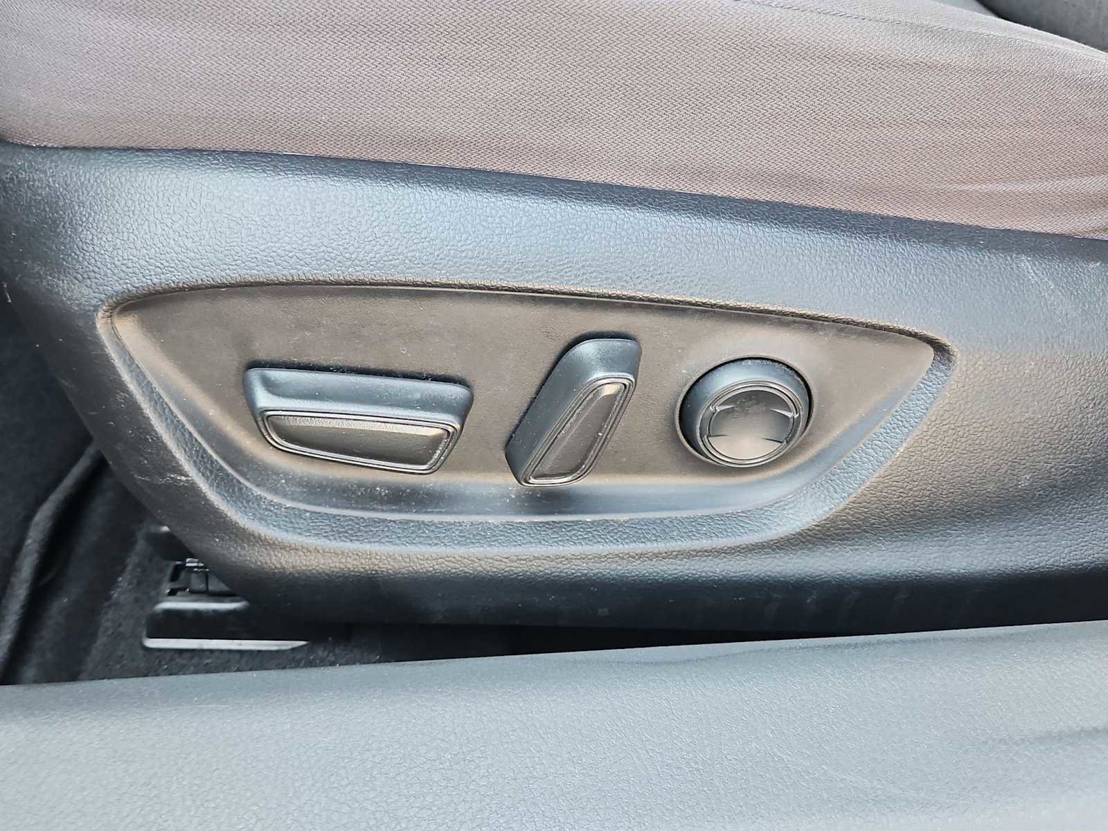 Used 2022 Toyota Camry LE image 18