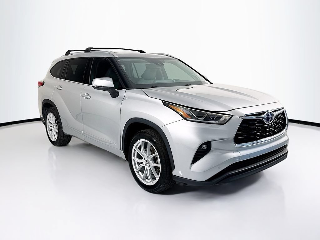 Used 2022 Toyota Highlander Limited FWD image 3