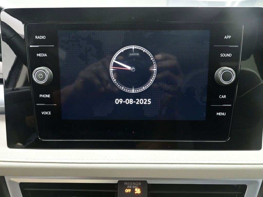 New 2025 Volkswagen Taos SE image 11