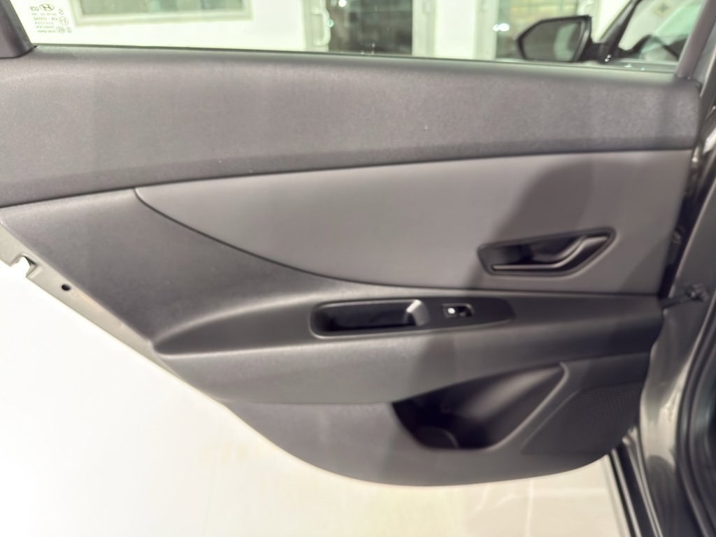 Used 2025 Hyundai Elantra Sport image 14