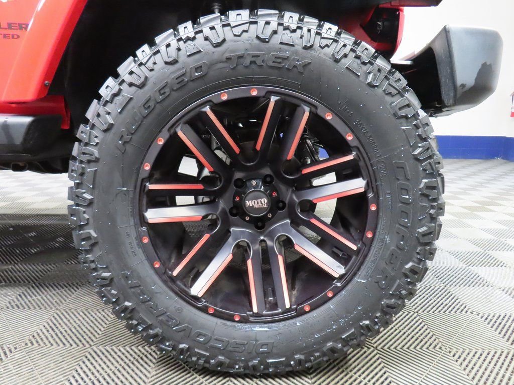 Used 2017 Jeep Wrangler Unlimited Sahara w/ Connectivity Group image 8