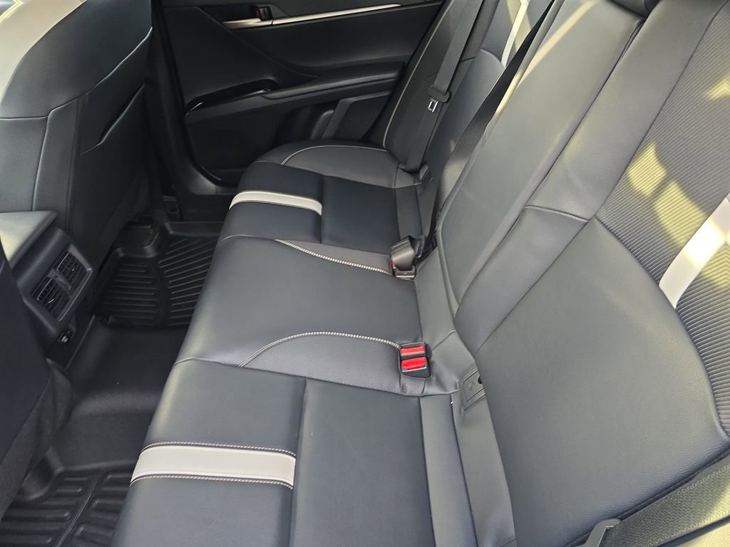 Used 2025 Toyota Camry SE image 11