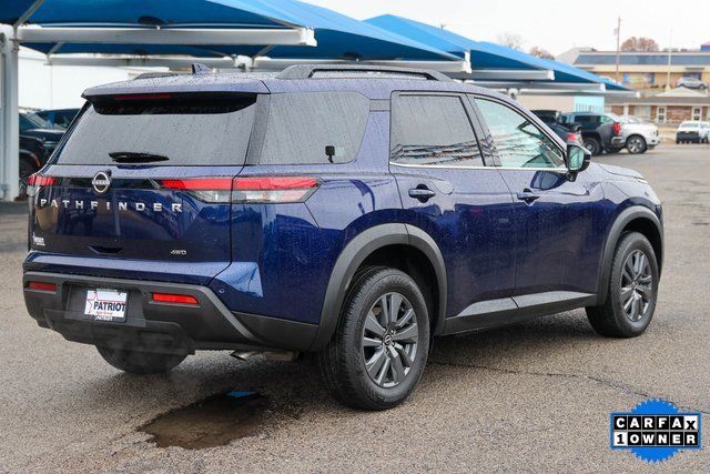Used 2025 Nissan Pathfinder SV image 3