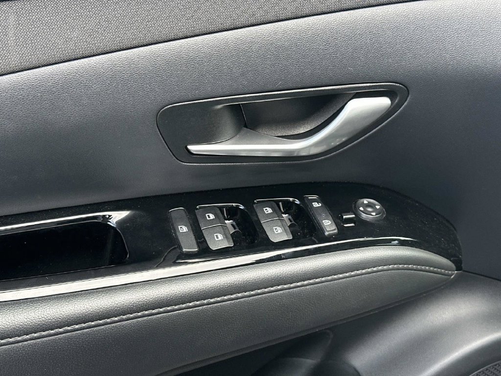 Used 2023 Hyundai Tucson Limited AWD/4WD image 15