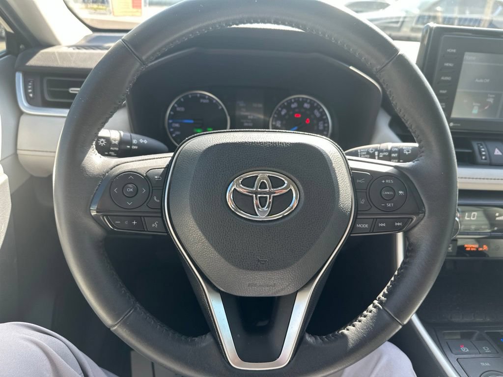 Used 2021 Toyota RAV4 XLE Premium AWD/4WD image 15