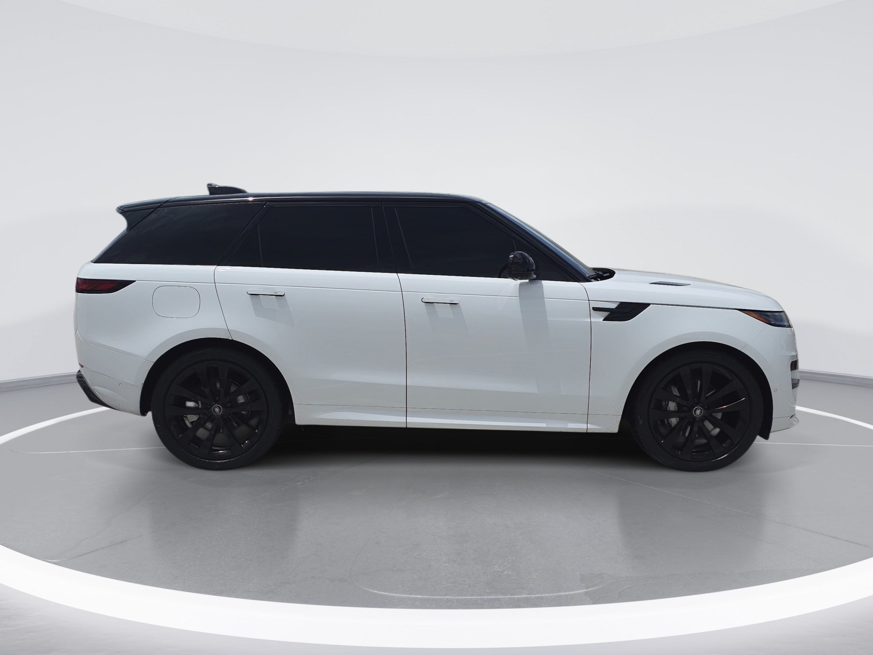 Used 2025 Land Rover Range Rover Sport Dynamic SE AWD/4WD image 2